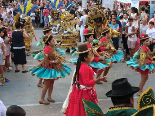 La Plaça Sant Domènec acull aquest dissabte la 8a edició de la Festa Intercultural de Manresa 