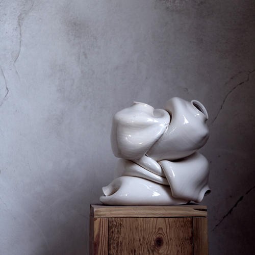 La TAVCC presenta «Tares», una exposició de ceràmica d'Anna Benet que defuig el concepte de perfecció