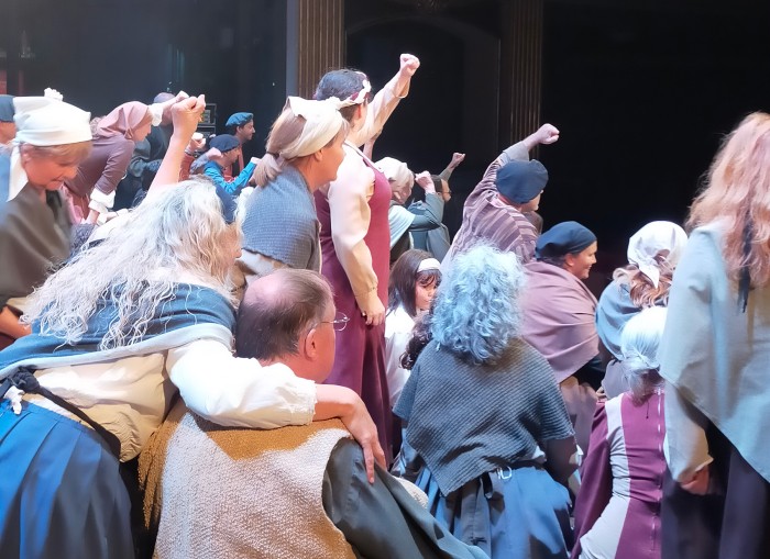El muntatge participatiu d''El Retaule del Flautista', amb més de vuitanta intèrprets de la Catalunya Central  a l'escenari, s'estrenarà diumenge al teatre Conservatori